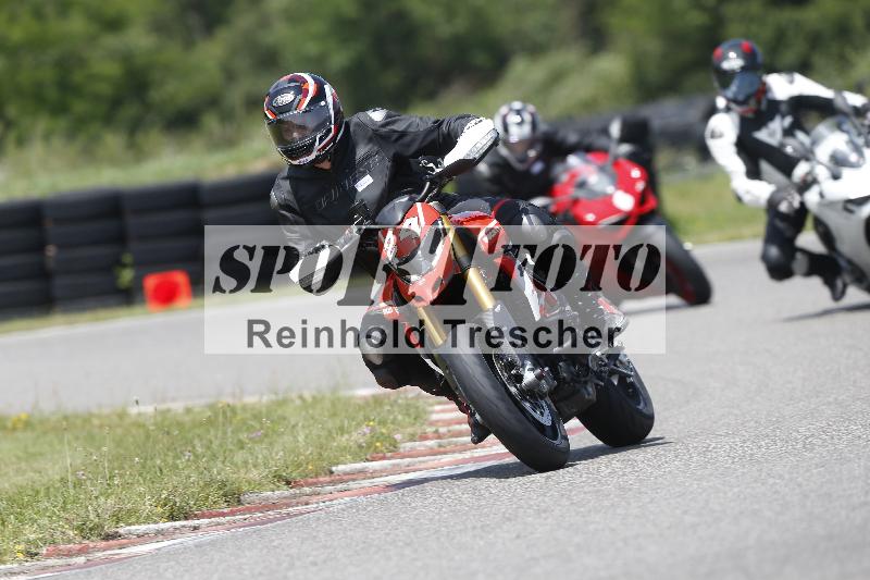 /27 12.06.2025 Ducati Schweiz Trackday Warmup  ADR/blau-bleu/24